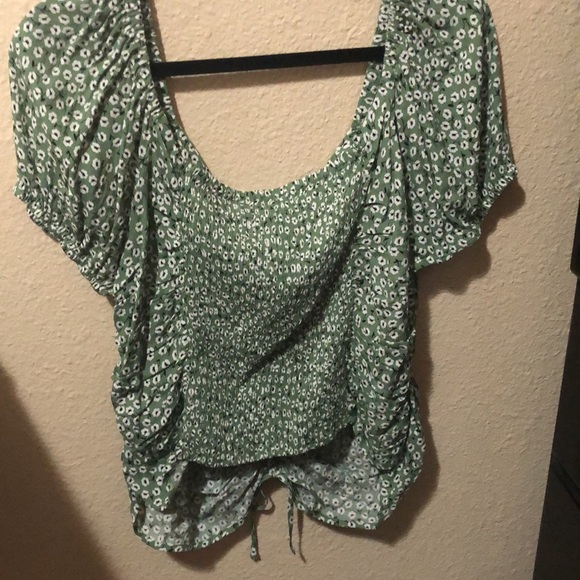 Cute green top with flowers designs, adjustable front, stretchy back - Picture 3 of 5